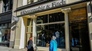 Abercrombie mantiene el ritmo en ventas pero recorta beneficio un 29% en el primer trimestre