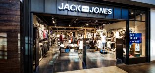 Bestseller ‘ata’ su entrada a Open Plaza Kennedy