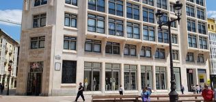 El due&ntilde;o de Mango suelta lastre en el &lsquo;brick&rsquo; y vende un local alquilado a H&M