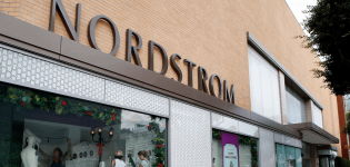 La familia fundadora de Nordstrom estudia excluir al grupo del parqué