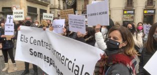 Los comercios en Cataluña exigen la reapertura de centros comerciales