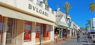 La afluencia en &lsquo;high street&rsquo; crece un 22% en agosto pero sigue por debajo de 2019