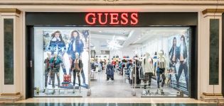 Guess sale de pérdidas en el primer semestre y roza los niveles prepandemia