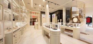 Uno de 50 acelera en Estados Unidos y ficha una nueva directora para online