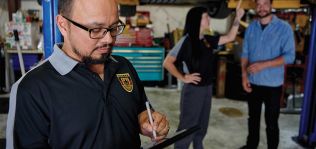 VF Corporation completa la venta a Redwood de su negocio de ropa de trabajo