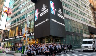 Foot Locker extiende su acuerdo con la NBA como su socio de m&aacute;rketing oficial