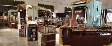 Puig alarga su colaboración con la maquilladora Charlotte Tilbury hasta 2030