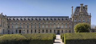 Louis Vuitton se estudia en el Louvre