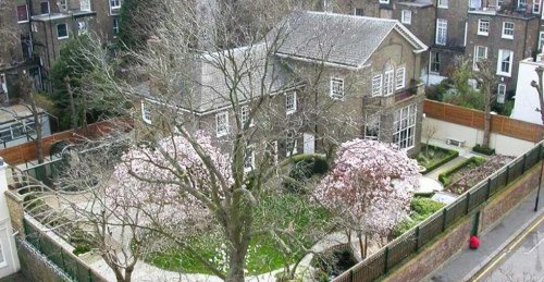 Sotheby's pone a subasta la casa de Freddie Mercury