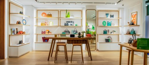 M&aacute;s moda para el aeropuerto de Madrid-Barajas: Max Mara, Armani y Longchamp suben la persiana