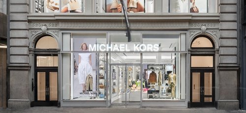 Capri Holdings reorganiza su direcci&oacute;n tras el fichaje de su director financiero por Macy&rsquo;s