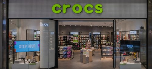 Crocs rebasa 4.000 millones de d&oacute;lares en 2024 y dispara su beneficio un 20%