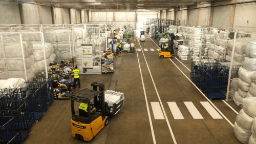 Humana cierra su planta de Santiago y sale de Galicia por falta de acceso a residuos textiles