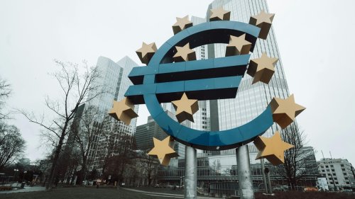 La actividad del sector privado en la eurozona modera su crecimiento al cierre de 2025