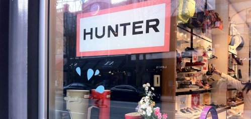Authentic Brands ultima la compra de Hunter tras adelantarse en la puja
