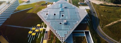 Adidas encara un a&ntilde;o &ldquo;de transici&oacute;n&rdquo; y pronostica p&eacute;rdidas de 700 millones en 2023