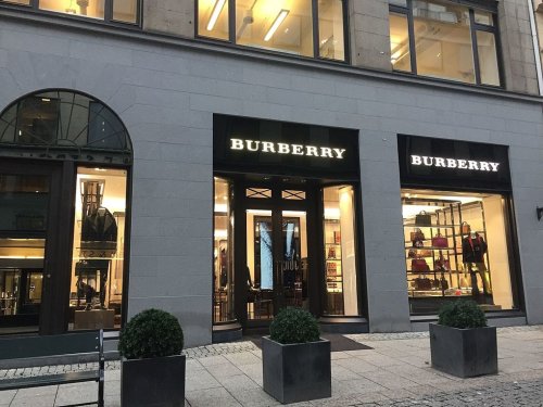 Burberry desploma su beneficio en 2023 y augura un primer semestre &ldquo;dif&iacute;cil&rdquo;