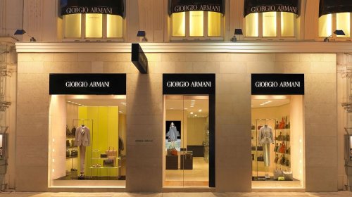 Armani, multada con 3,5 millones de euros por presuntas irregularidades laborales