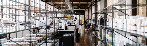 Estée Lauder amplía su cartera de marcas y adquiere al completo Deciem