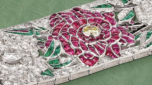 Van Cleef&Arpels celebra 100 años de joyas con una exhibición art déco en Tokio