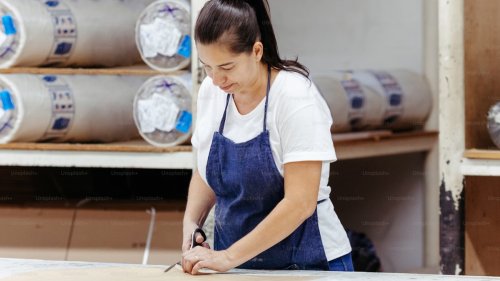 El coste laboral se frena en el textil en 2024 con un alza del 2,1% y se acelera en confecci&oacute;n